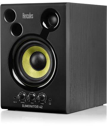Zwarte luidspreker met gele woofer en drie regelaars onderaan: Volume, Bass en Treble. Model 'DJMonitor 42' van Hercules.