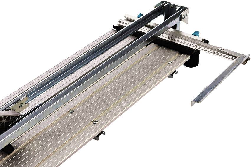 Een tafelzaagsledegeleider met aluminium geleiderail en meetschaal, geschikt voor precisiezagen in houtmaterialen.
