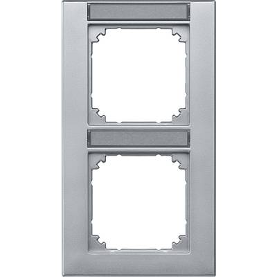 Dubbele metalen wandplaat met twee vierkante openingen voor schakelaars of stopcontacten, zilverkleurig.