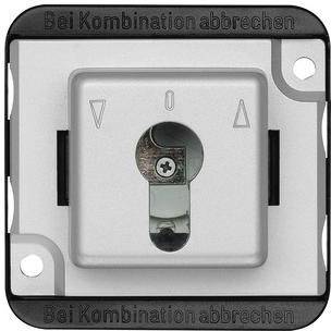 Sleutelschakelaar close-up, met de tekst 'Bij combinatie afbreken'.