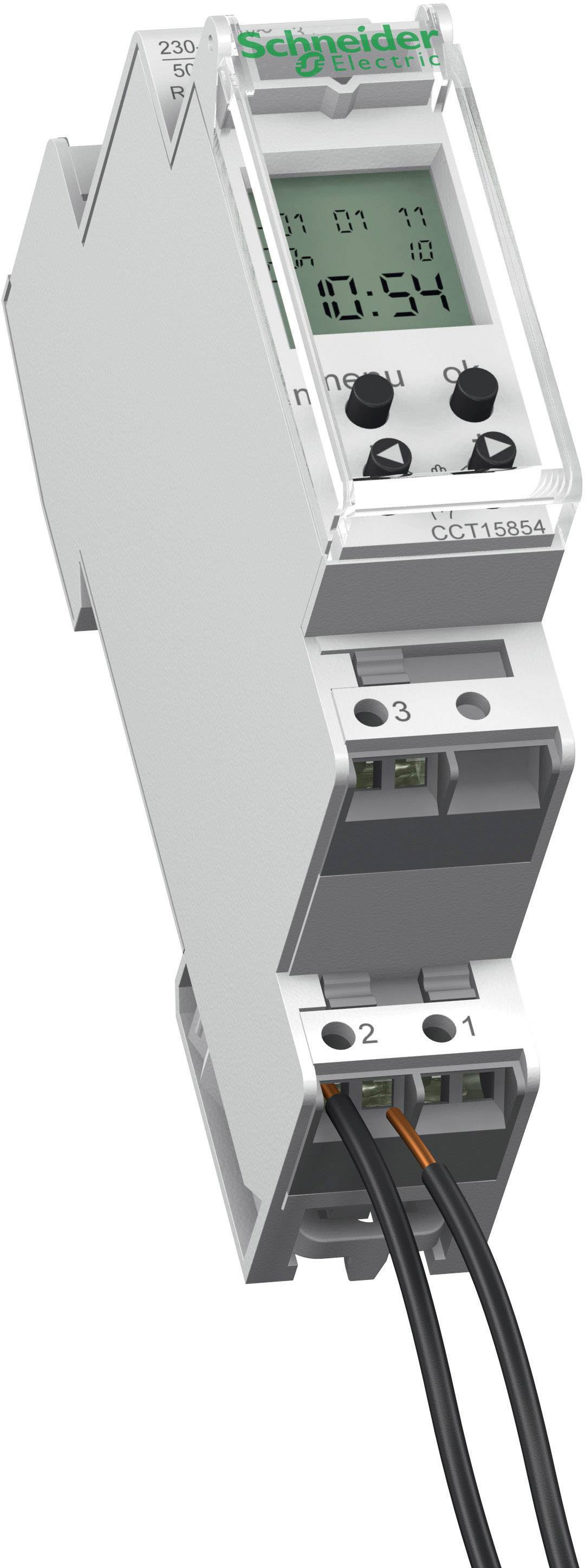 Een digitale timer van Schneider Electric met display, toont tijdstip en programmanaam. Hij is ingebouwd in een grijs behuizing.