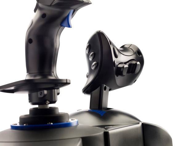 Een joystick tegen een witte achtergrond, toont de indeling van de bedieningselementen en de ergonomische greep voor besturing of gaming.