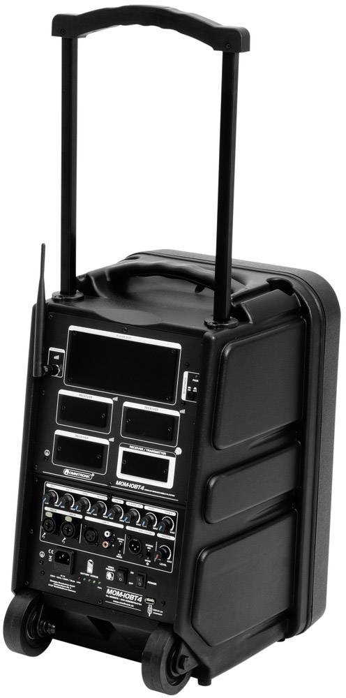 Draagbare luidspreker met wielen, meerdere bedieningspanelen en aansluitingen, geschikt voor mobiel audiogebruik.
