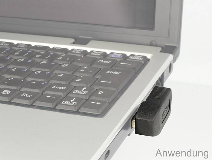 Een USB-stick is gestoken in een gedeeltelijk geopende laptop. Het scherm is niet zichtbaar. Rechtsonder staat 'Applicatie'.