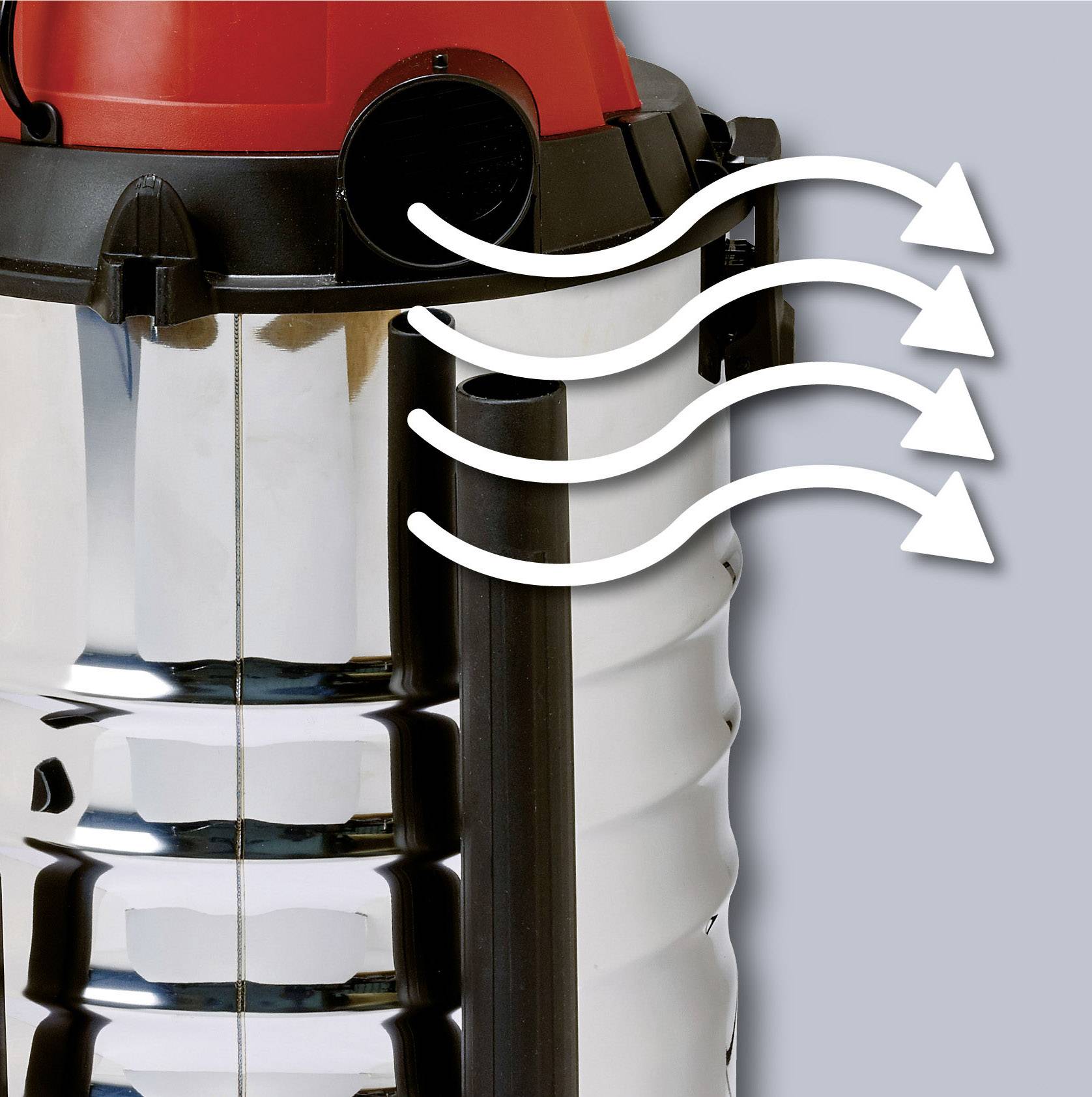 Een zilveren stofzuiger met een rode deksel toont met witte pijlen zijdelingse luchtstromingen naar rechts, die de luchttcirculatie voorstellen.