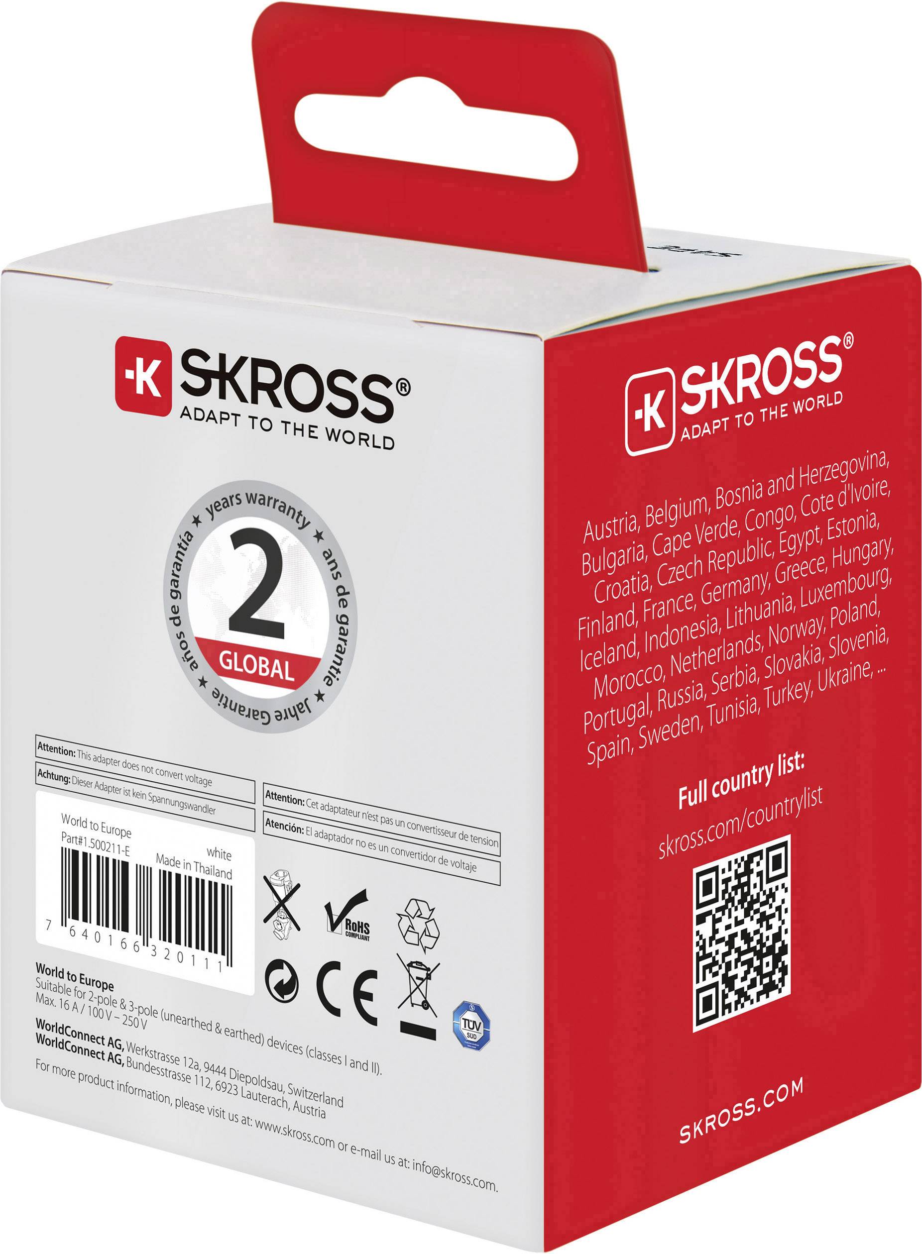 Verpakking van een SKROSS-reisadapter, rood-wit, met landeninformatie en QR-code voor de volledige landlijst.