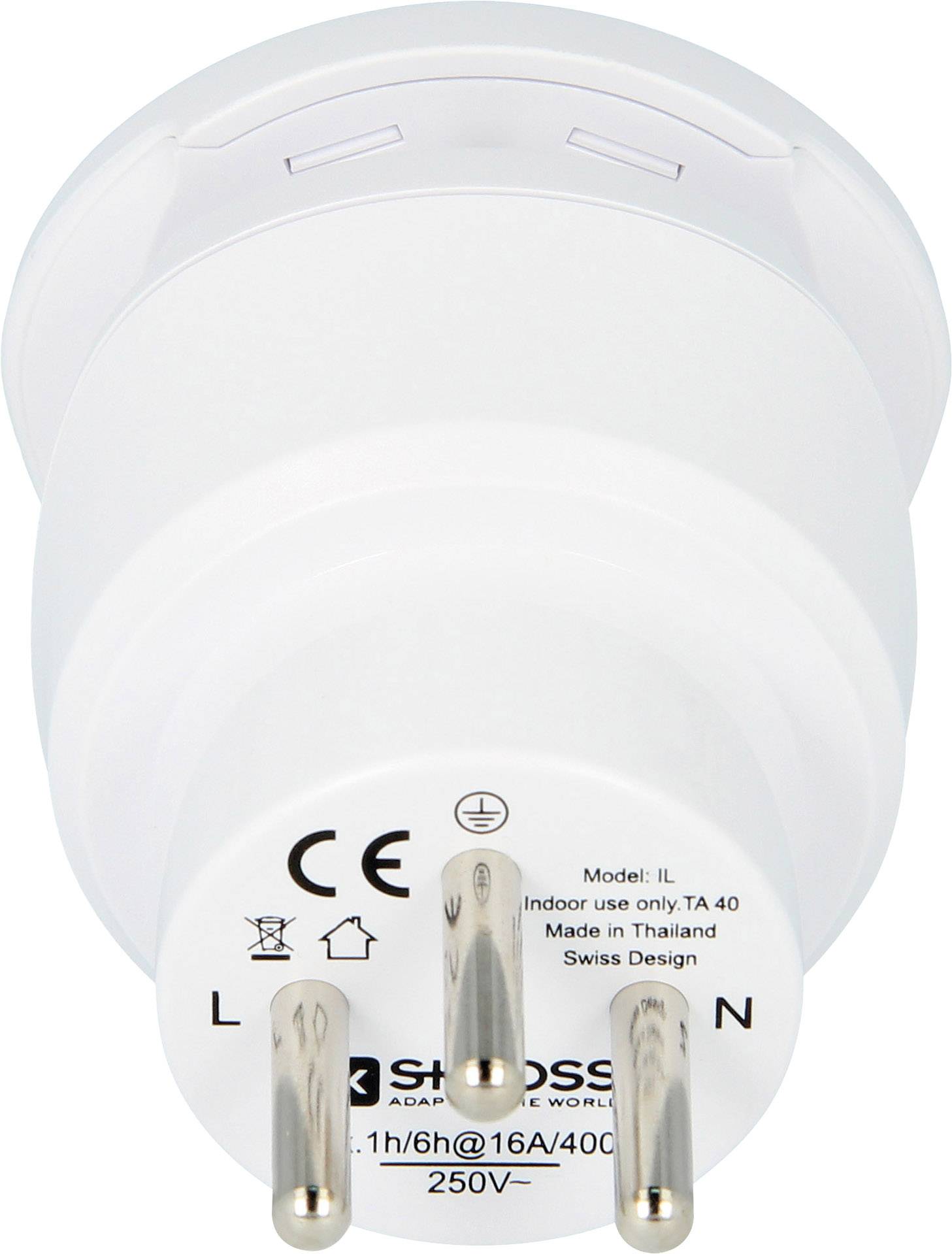 Een witte stopcontact met drie metalen pinnen. Indicatie van spanning: 250V, max. stroomsterkte: 16A. Alleen geschikt voor binnenshuis.