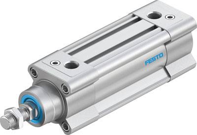 Zilveren pneumatische cilinder met blauwe afdichting en het opschrift 'Festo' aan de zijkant.
