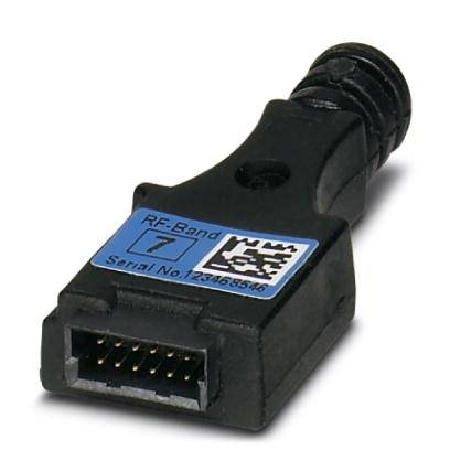 Zwarte adapterstekker met opschrift 'RF-Band 7'. Serienummer 1234568546 zichtbaar bovenop een blauw etiket.