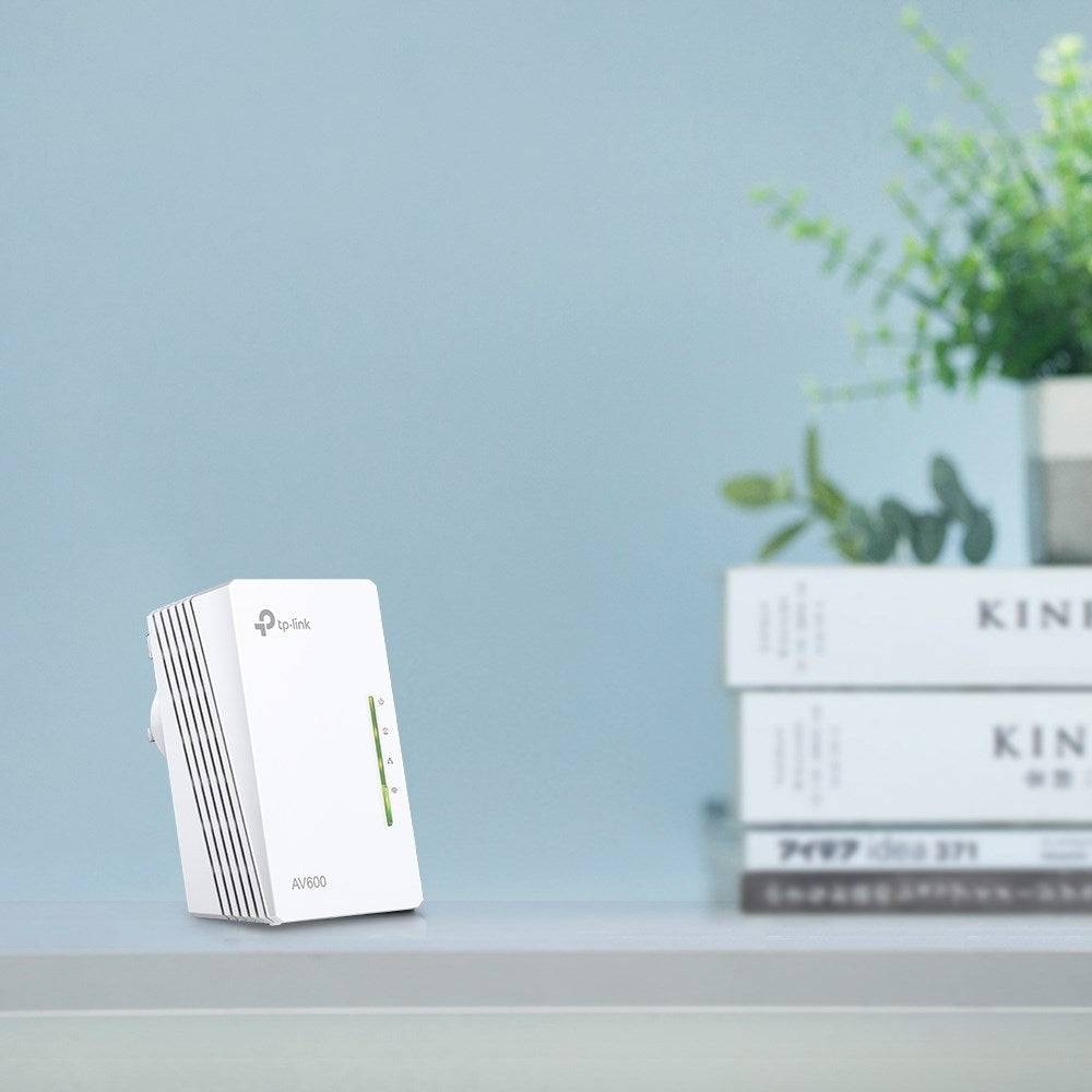 TP-Link Powerline 600 Wi-Fi Powerline Extender TL-WPA4220-3