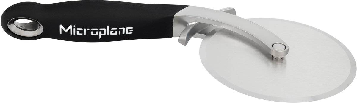 Microplane pizzasnijder pro - zwart- met deegprikker 00983994801520098399480152-0