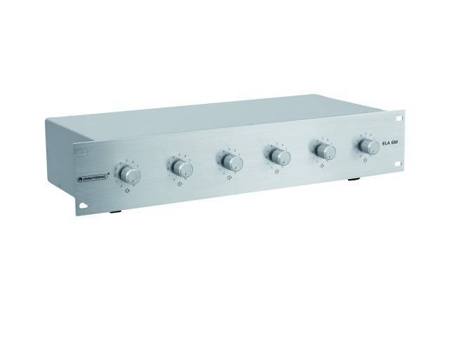 Een grijze audio-versterker met vijf draaiknoppen voor volumeregeling.