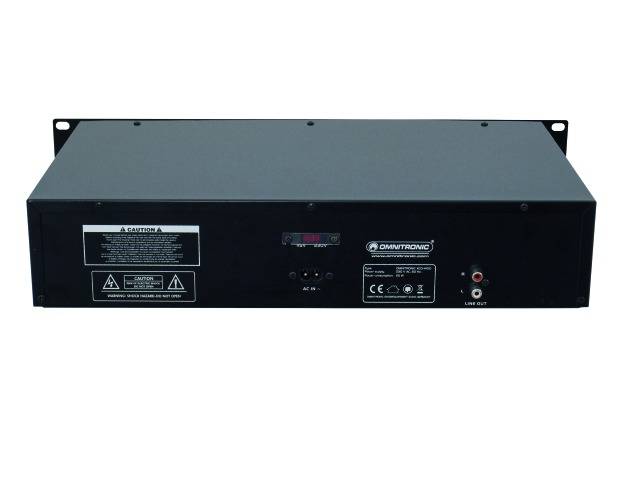 Achterkant van een zwart audioapparaat met aansluitingen, een aan-uitschakelaar en labels. Apparaatmerk 'Omnitronic' zichtbaar.