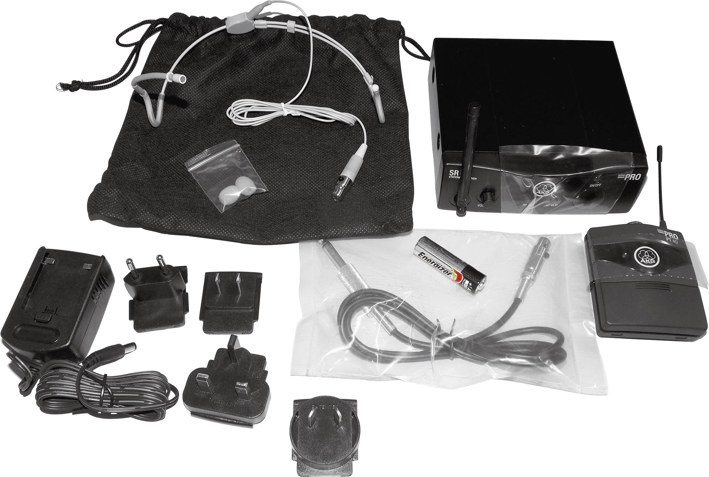 'AKG draadloos microfoonsysteem: ontvanger, zender, headset, kabel, adapter, netsnoer, batterijen en draagtas.'