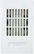 Een witte ventilatierooster afdekking met verticale sleuven, bevestigd aan een muur; geen verdere details zichtbaar.