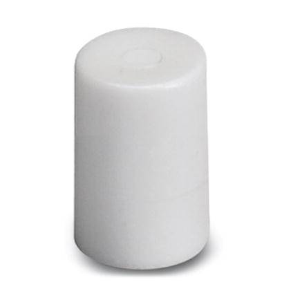 Een witte cilindrische rubberen stop, rechtop staand, voor een witte achtergrond.