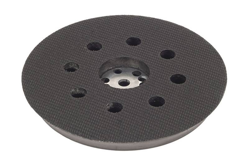 Ronde, zwarte schuurschijf met meerdere gaten voor bevestiging op elektrische gereedschappen, geschikt voor polijst- en schuurwerkzaamheden.
