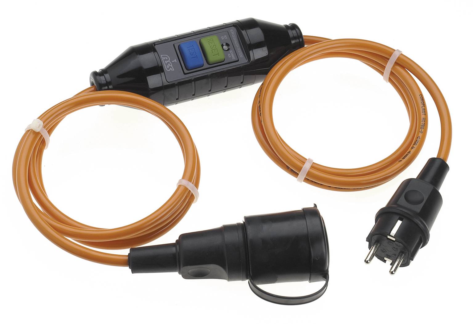 Een oranje stroomkabel met een zwarte adapter, twee stekkers en een blauwe en groene schakelaar in het midden.