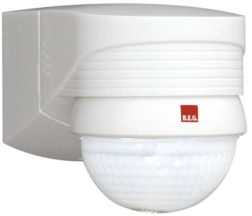 Een witte bewegingsdetector met zichtvenster en de opdruk 'B.E.G.' aan de voorkant, gemonteerd aan een muur.