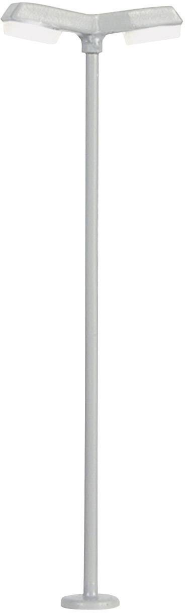 Een grijze vloerlamp met twee gebogen armen aan de bovenkant, die indirect licht naar beneden verspreiden.