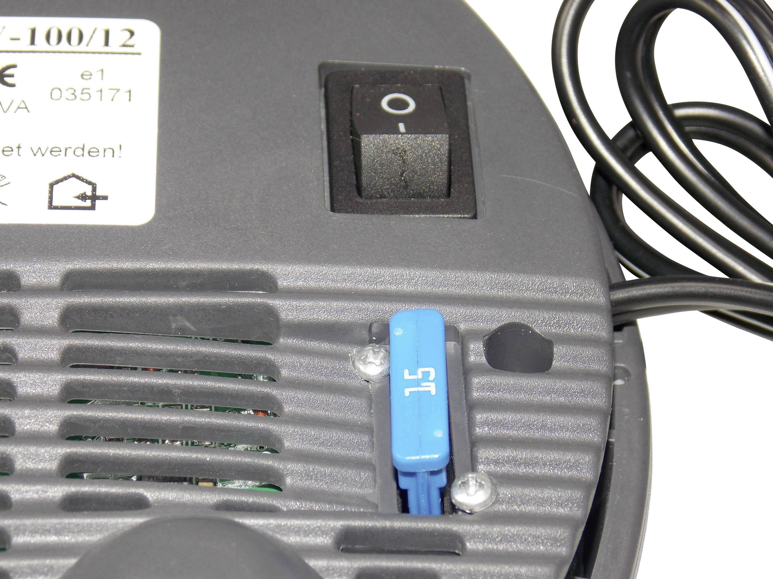 'Zwarte apparaatschakelaar op positie "O", naast blauwe zekering gemerkt met "J5".'