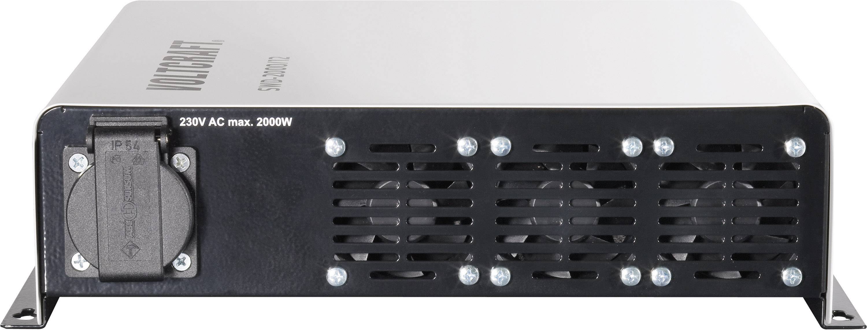 Een zwarte spanningsomvormer met verluchtingssleuven en een stopcontact, gemerkt met '230V AC max. 2000W', gebruikt voor stroomconversie.