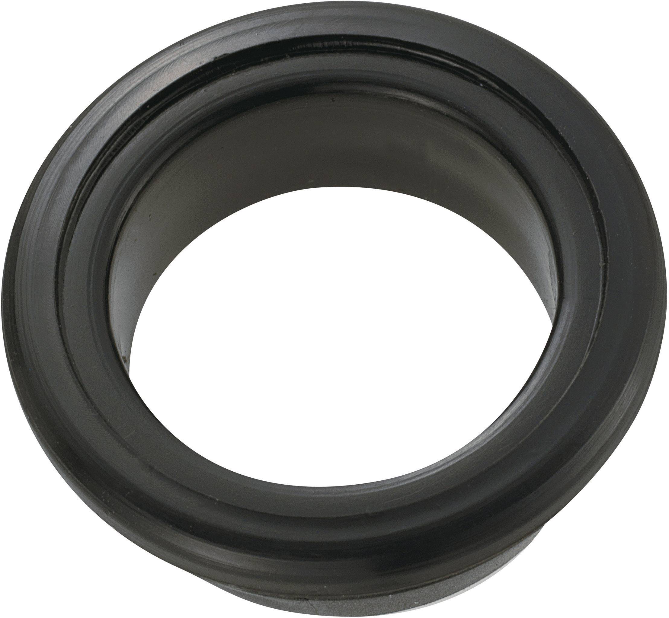Een zwarte rubberen ring in cilindrische vorm, gelijkend op een dichting of sluitring, tegen een witte achtergrond.