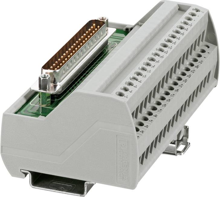 Industriële adapter met een stekkeraansluiting en meerdere gemarkeerde schroefklemmen, geschikt voor elektrische verbindingen.