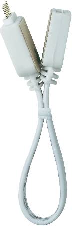 Een zwarte USB-kabel met twee aansluitingen die zich in een 'Y'-vorm verbinden.
