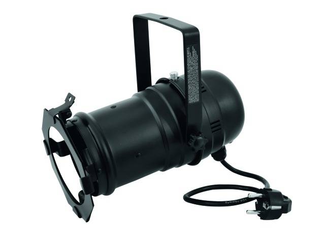 Een zwarte podiumschijnwerper met kabel en stekker ligt op een lichte ondergrond.