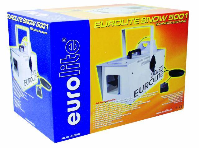 Verpakking van een sneeuwmachine genaamd 'EUROLITE SNOW 5001', toont het apparaat met afbeelding en specificaties op de doos.