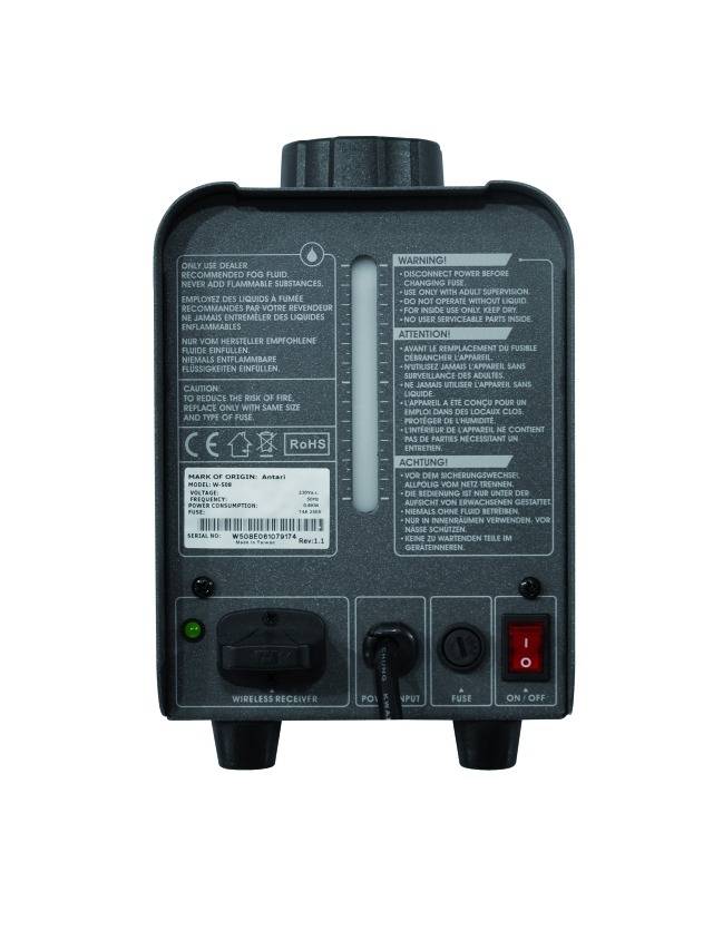 De achterkant van een elektronisch apparaat met meerdere waarschuwingslabels, certificeringssymbolen en een aan-/uitschakelaar.