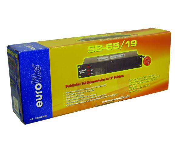Verpakking van een Eurolite 19-inch stekkerdoos SB-65/19 met schakelaar, geschikt voor professionele audioapparatuur.