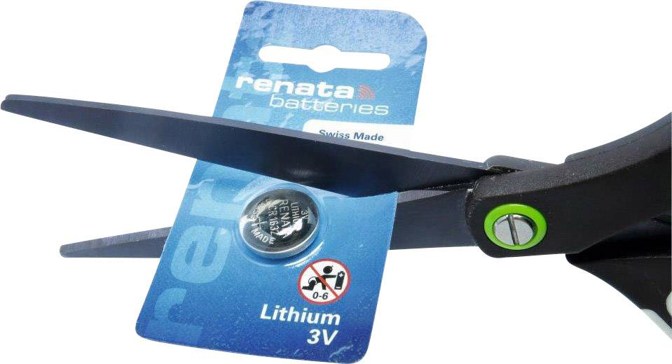 Een schaar snijdt een verpakking open met een Renata lithium-knoopcelbatterij, Swiss Made. Waarschuwingssymbool 'Niet geschikt voor kinderen jonger dan 6 jaar'.