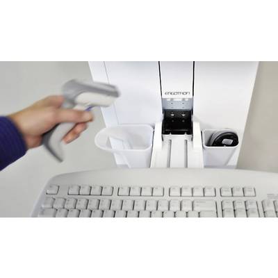 Een hand houdt een barcodescanner vast boven een wit toetsenbord op een bureau. Rechts bevinden zich opbergvakken voor kantoorbenodigdheden.