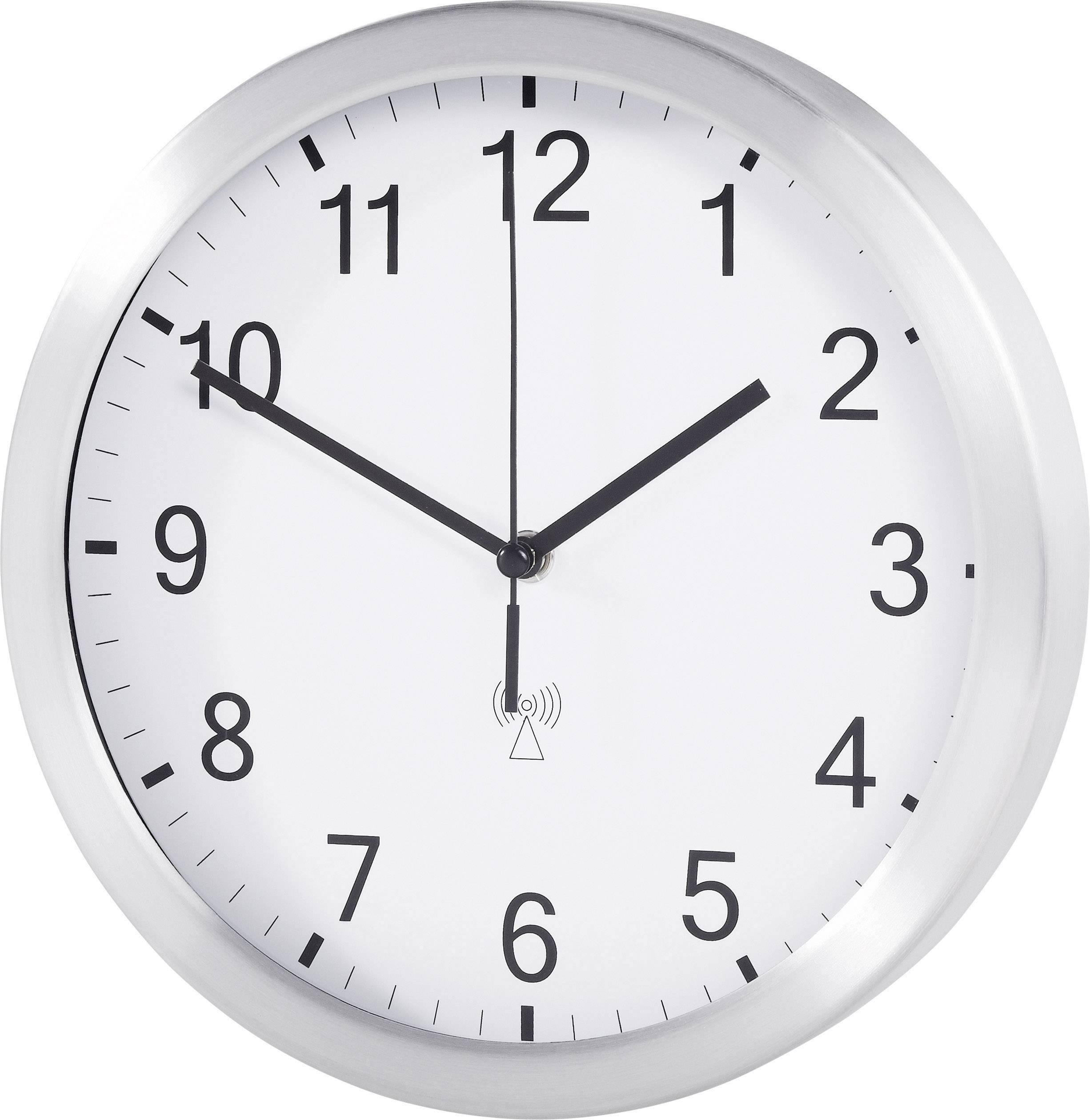 Een analoge wandklok met een zilveren lijst toont 10:10 uur aan.