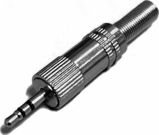 Een metalen adapter met een 3,5-mm-jackplug.