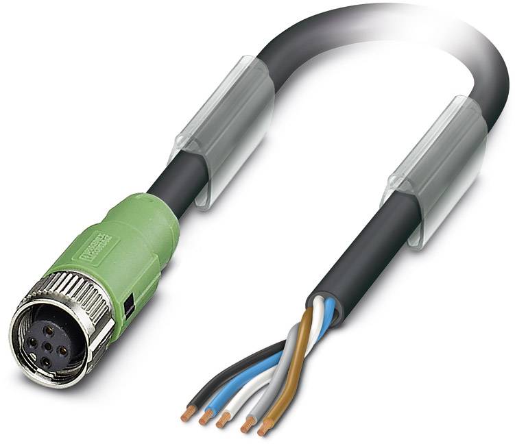 Een zwarte kabel met een groene stekker en open uiteinden die gekleurde aders tonen. Geschikt voor elektrische verbinding.