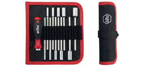 Schroevendraaier-set met rode handgreep en negen verwisselbare bits in een zwarte stoffen tas met rode randen en Wiha-logo.