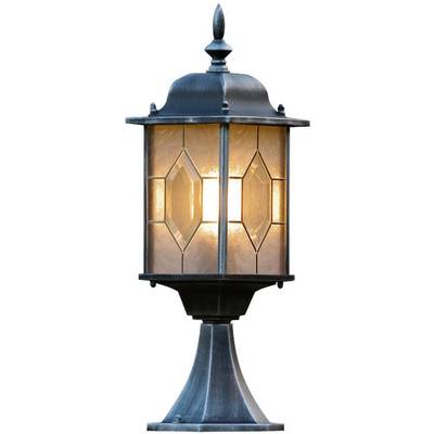 Decoratieve buitenlantaarn van metaal met geometrisch glasontwerp, geeft een warme gloed. Ideaal voor tuin- of terrasverlichting.