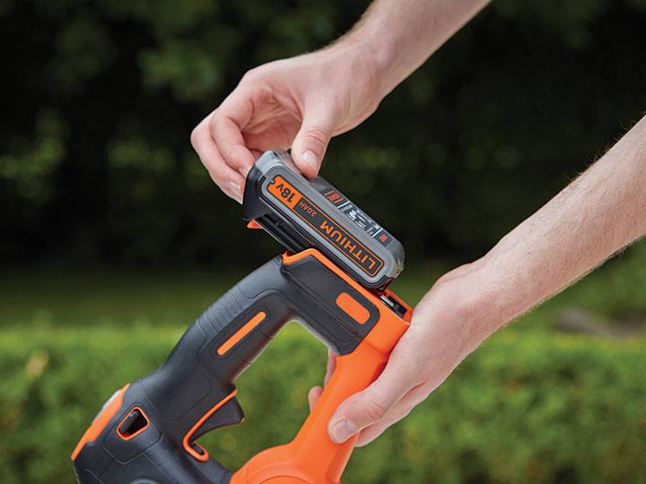 BLACK+DECKER Accu heggenschaar GTC18452PC Heggenschaar-1