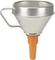 Een metalen trechter met handvat en een oranje kunststof uitloop, gebruikt voor het veilig overgieten van vloeistoffen in containers.