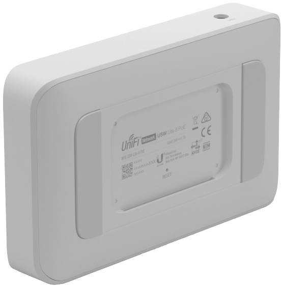 Een witte netwerk-switch van achteren, model 'UniFi USW-Lite-8-PoE' met technische details en keuringscertificaten op de achterkant.
