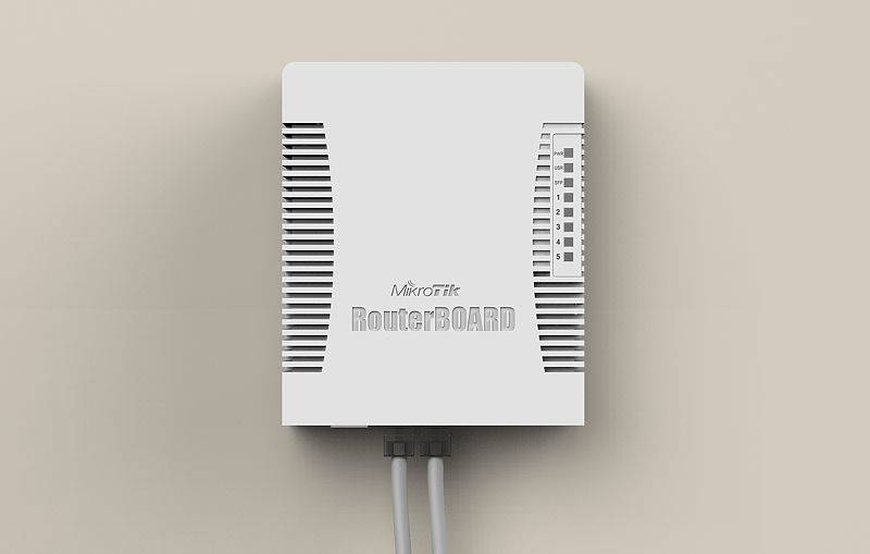 MikroTik 800MHz, 128MB, PoE, SFP, USB, 12-57V-3