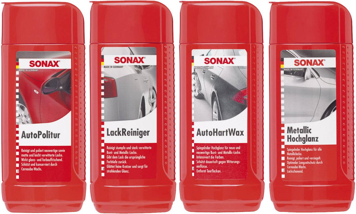 Vier rode flessen autoverzorgingsproducten naast elkaar. Elke fles draagt een etiket met het merk 'Sonax' en specifieke toepassingen: Politoer, Reiniger, Hardwax, Hoogglans.