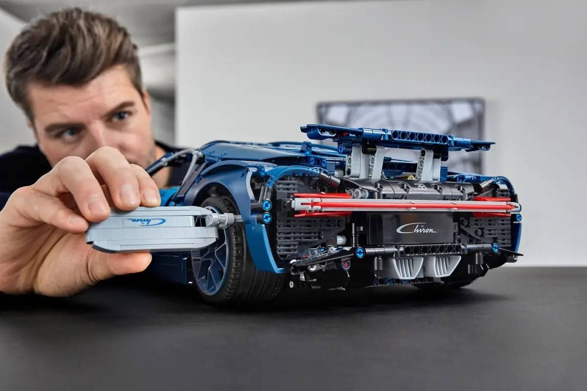 LEGO TECHNIC 42083 BUGATTI CHIRON-4