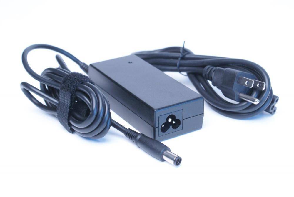 Dell AC-adapter, 65W, 19,5V, 3-pins, cilindervormige connector, C5-netsnoer, Cavendish-2