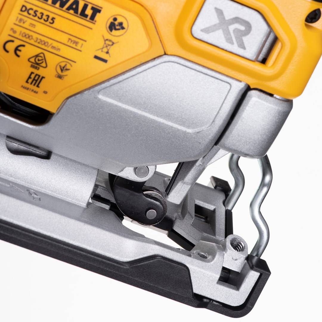 DEWALT DCS335N-XJ DECOUPAGEZAAG MET HANDGREEP-4