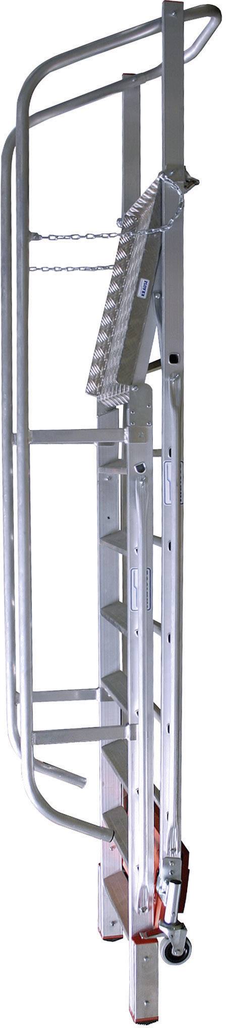 'Opvouwbare aluminium ladder met veiligheidsreling, geschikt voor gebruik in magazijnen of industriële omgevingen.'