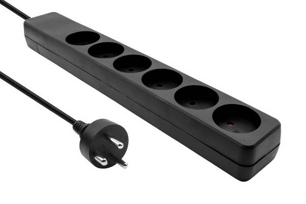MicroConnect Deense 6-weg stekkerdoos, zwart, 7m